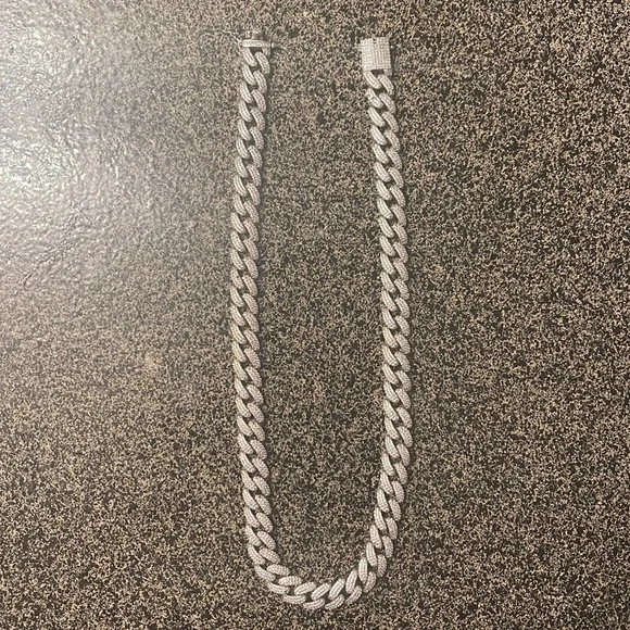 I’m selling my silver diamond cuban link
